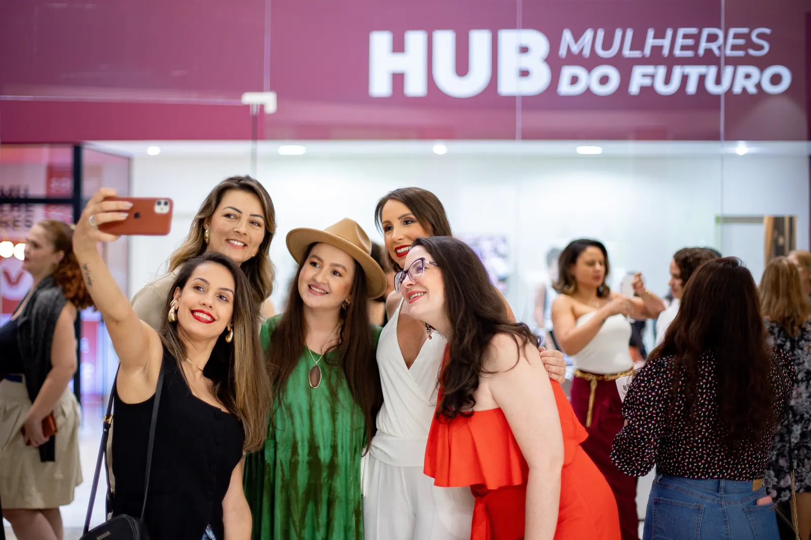 Mulheres reunidas no Hub Mulheres do Futuro